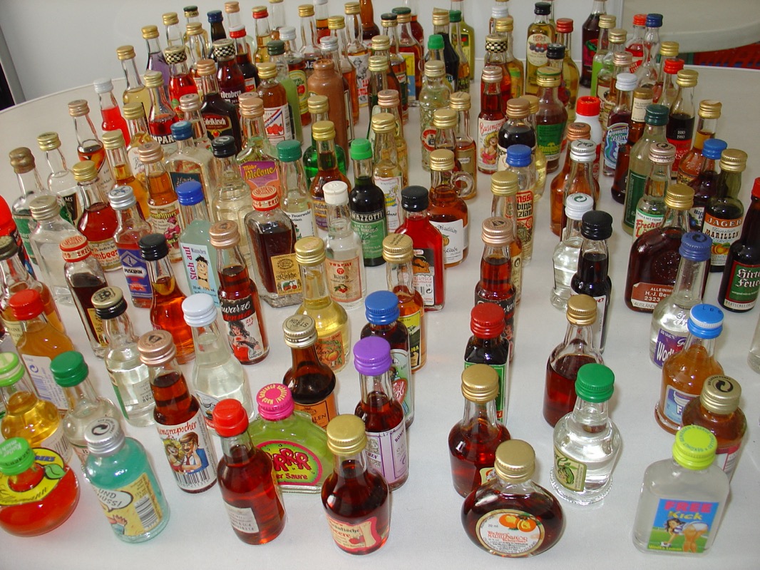 140 St Sammlung Alte Schnapsflaschen Schnaps Miniatur Flaschen Spirituosen Mini Ebay